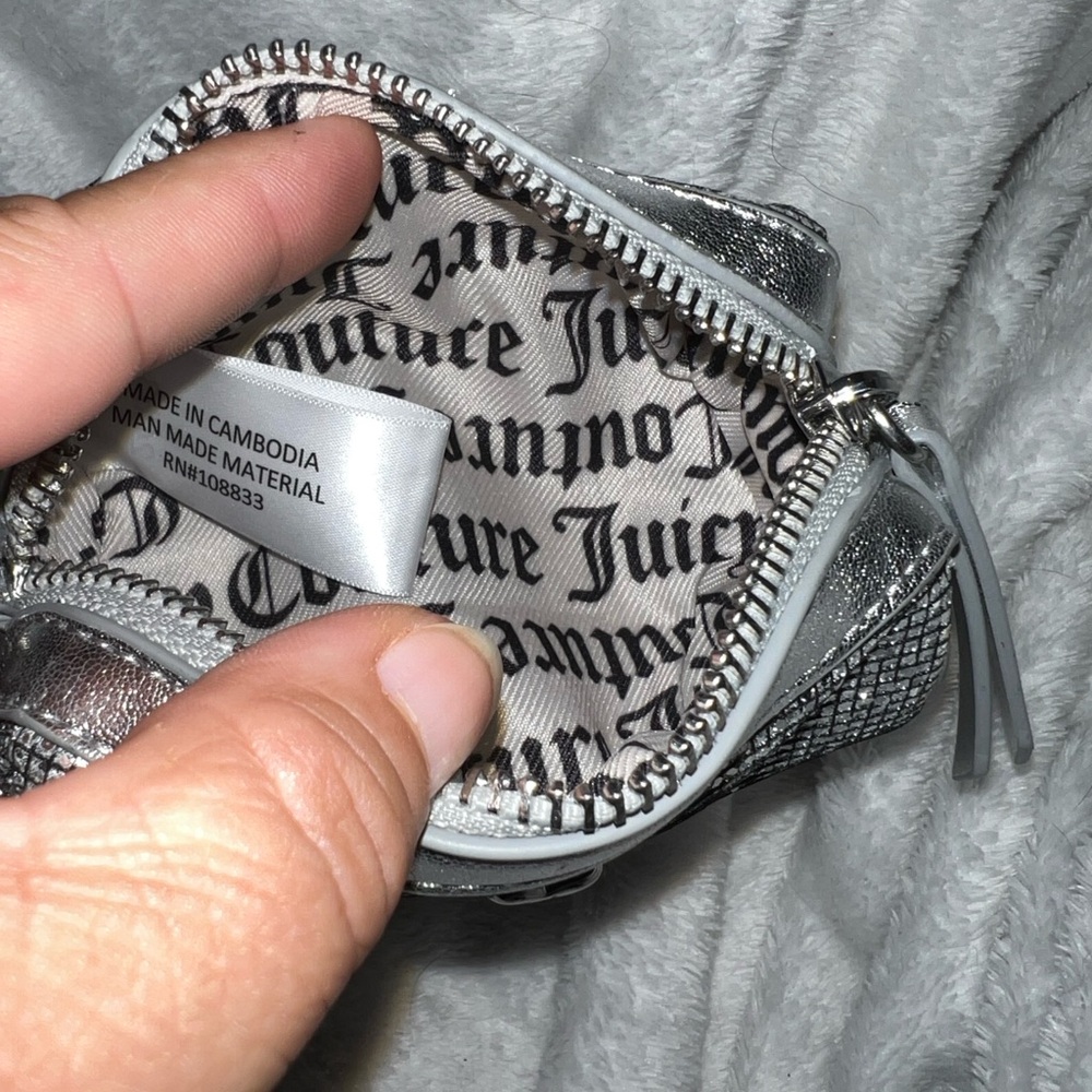 Small silver barrel style juicy couture coin bag - Picture 6 of 9